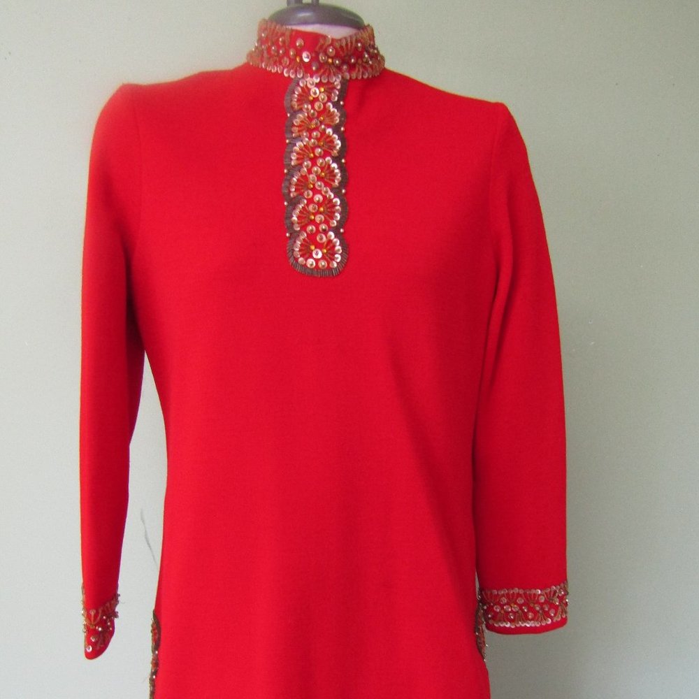 VINTAGE 1970'S RED KNIT 2 PC. SUIT W/ SEQUINS & BEADWORK / 38" BUST MEASURE